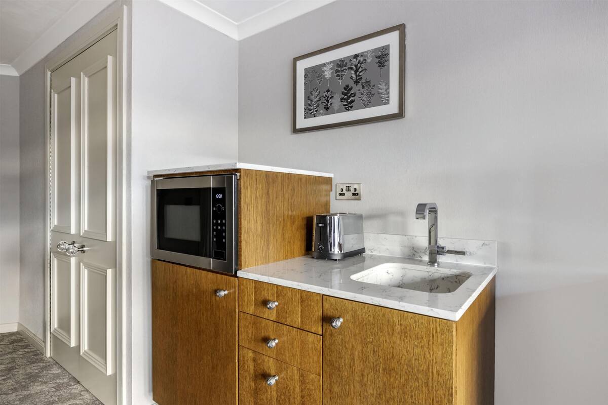 studio | in-room safe, blackout curtains, iron/ironing board