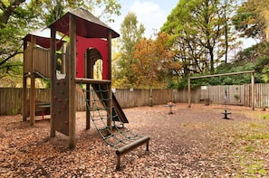 Tempat bermain anak - outdoor