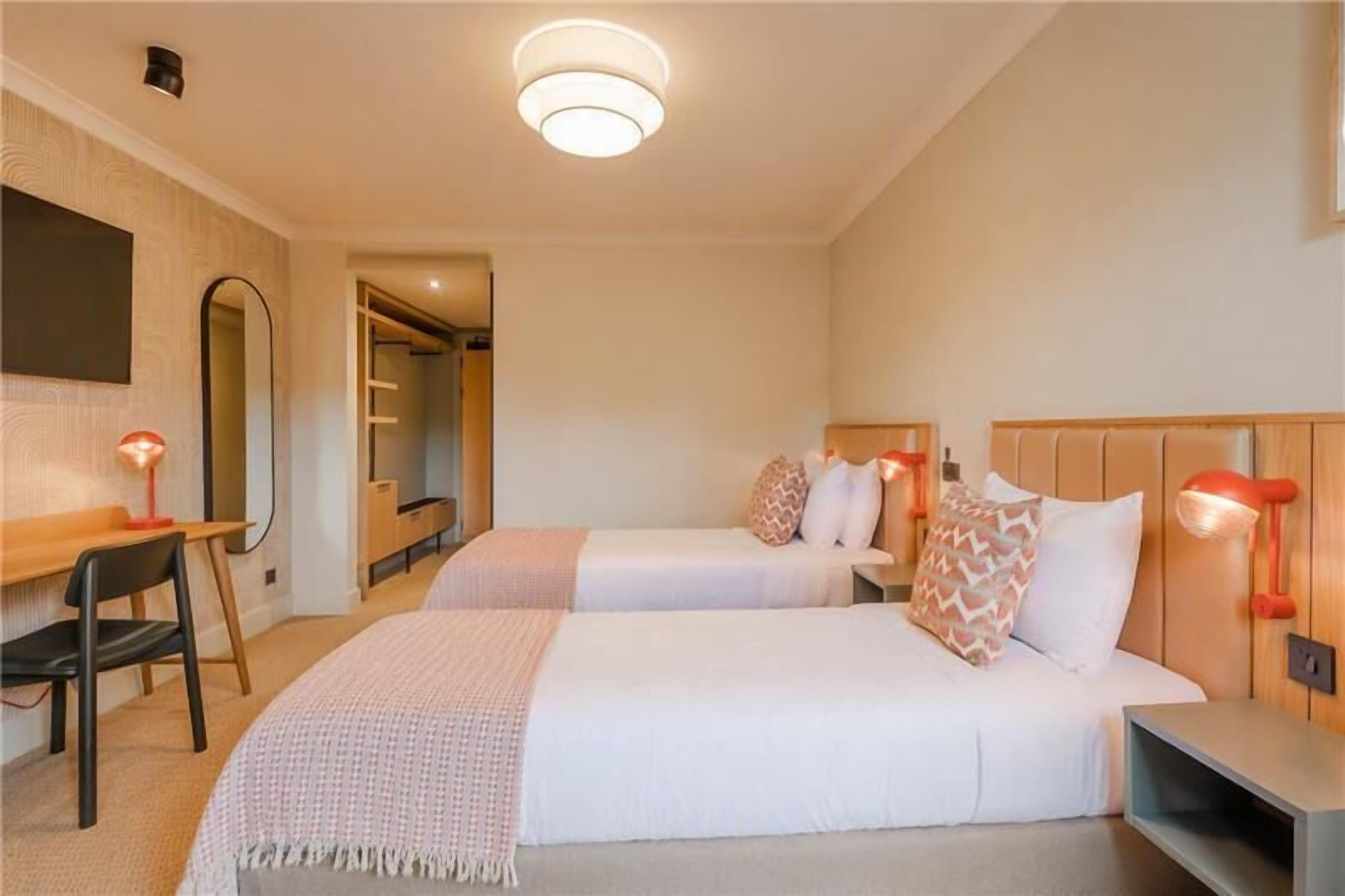 Executive Twin | In-room safe, desk, laptop workspace, blackout curtains