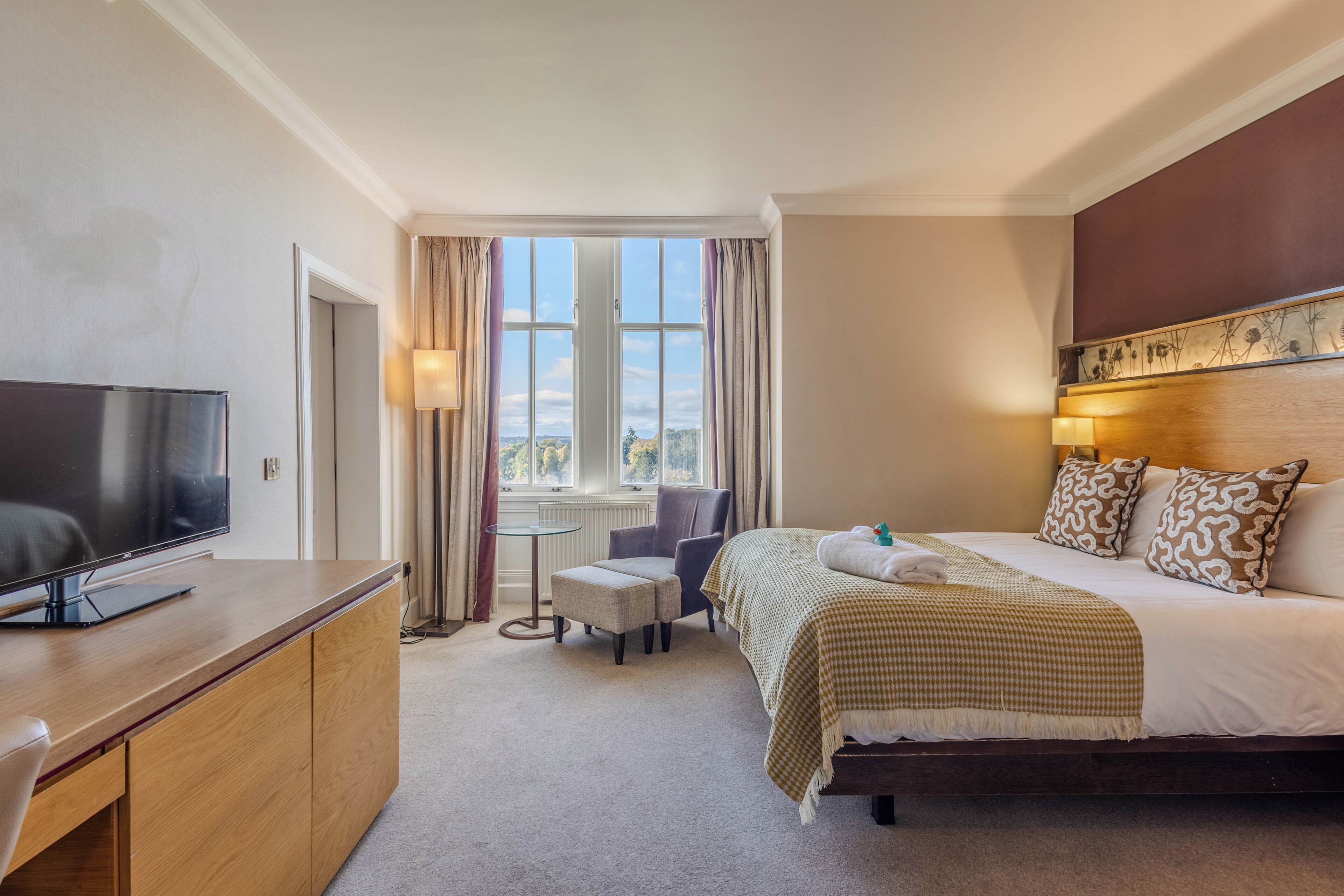 Double Plus Room | Két bảo mật tại phòng, bàn, khu vực làm việc phù hợp cho laptop 