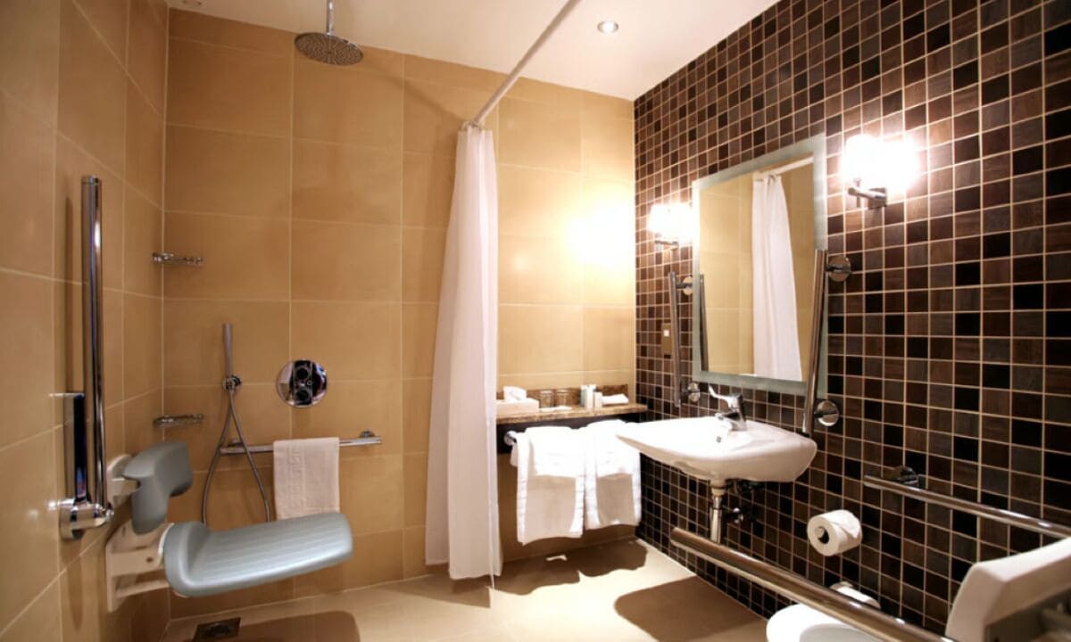 Caja de seguridad en la habitación y escritorio 