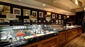 Daily full breakfast (GBP 15.95 per person)