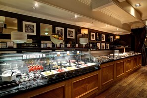 每日供應全套早餐 (每人 GBP15.95)