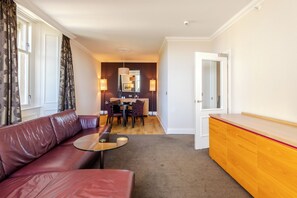 Suite – superior | Oppholdsområde | TV