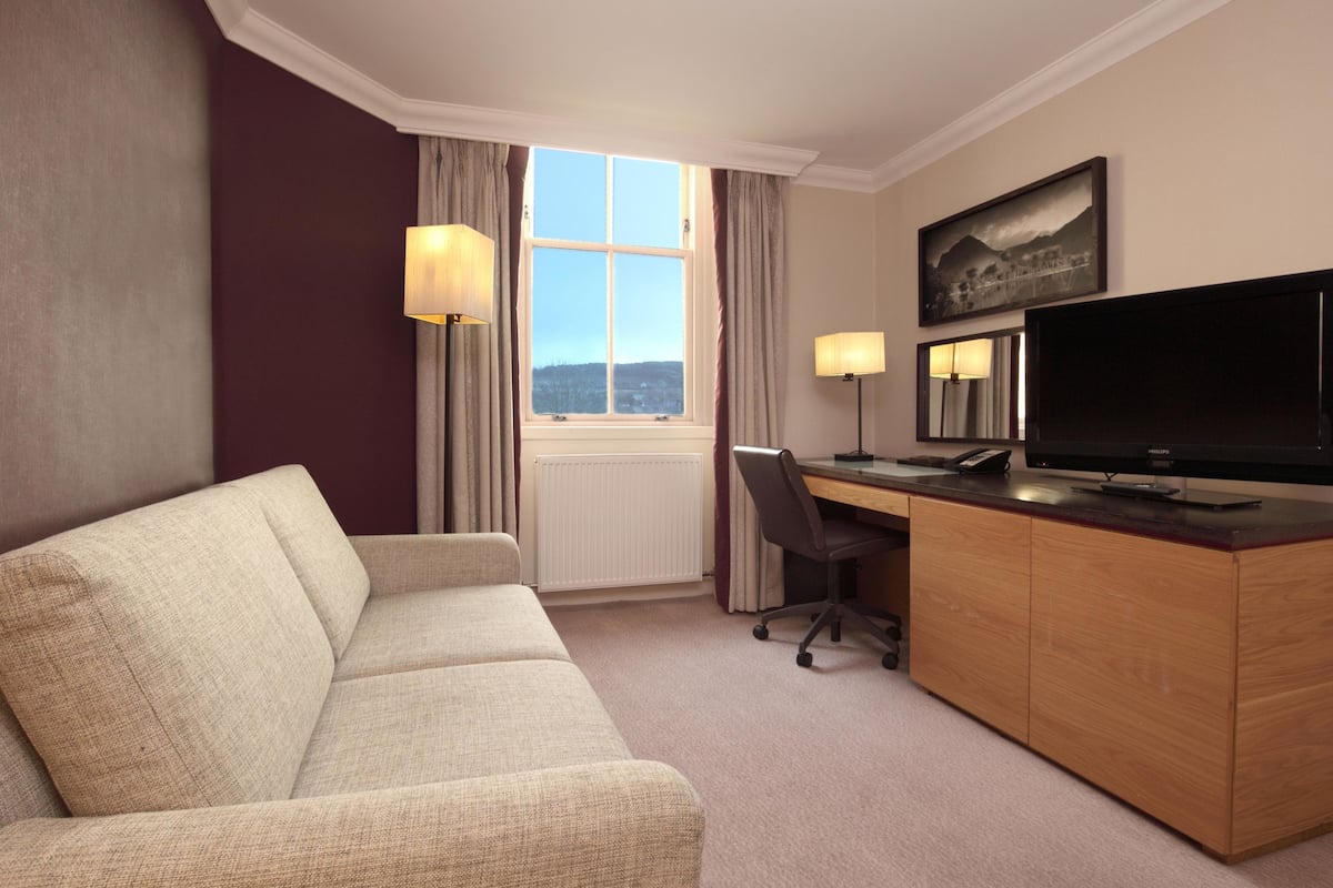 Family Room | 1 bedroom, in-room safe, desk, laptop workspace