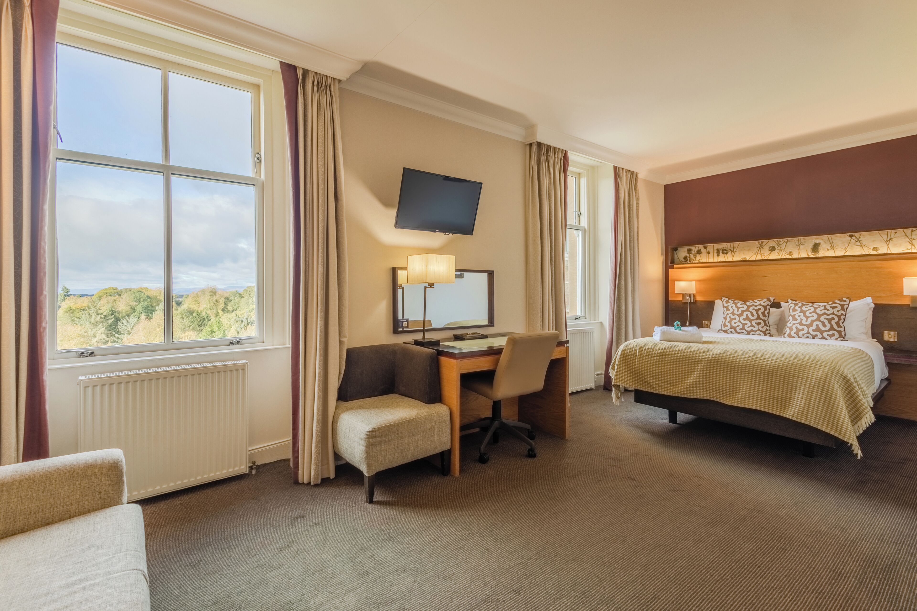 Caja de seguridad en la habitación y escritorio 