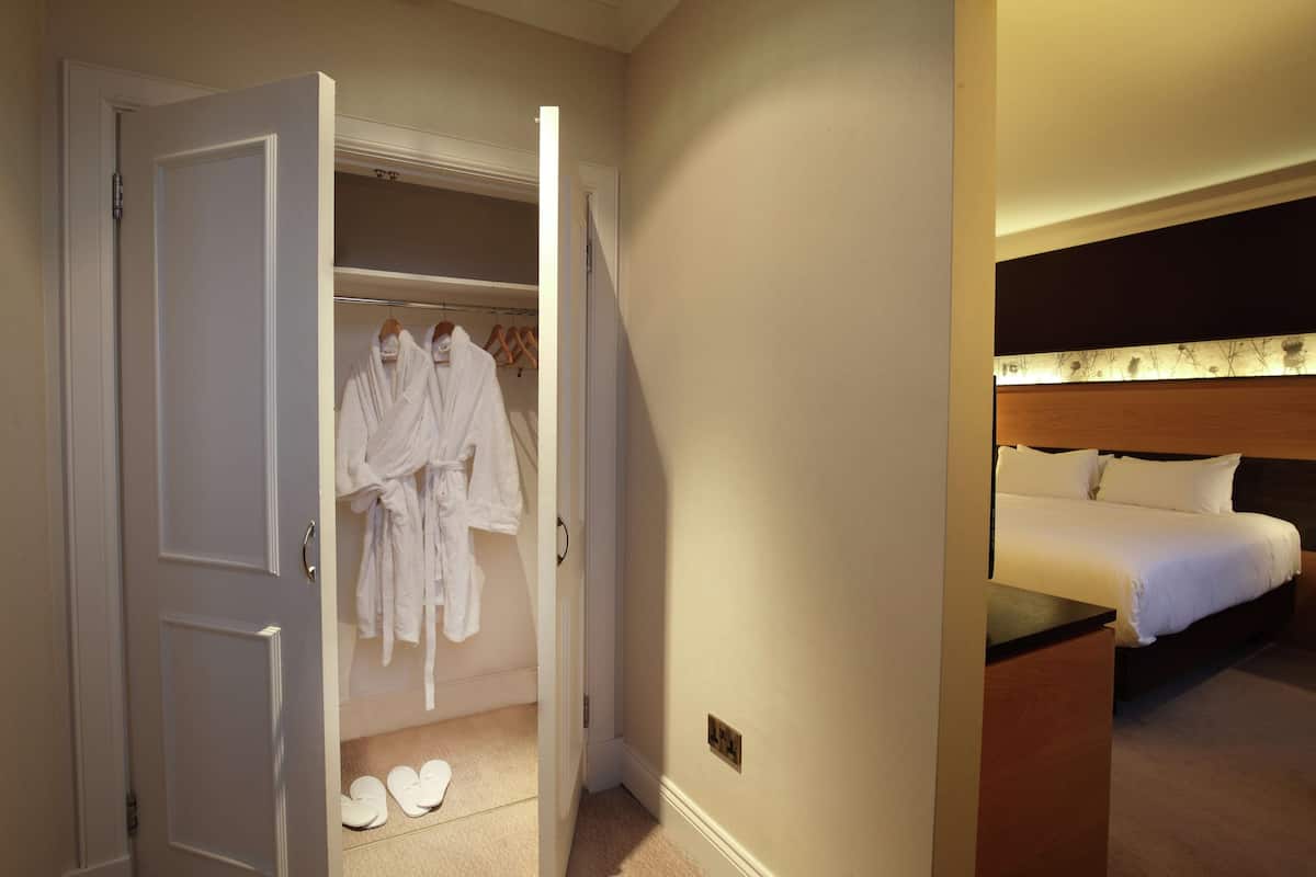 1 bedroom, in-room safe, desk, laptop workspace