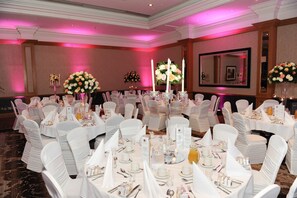 زفاف داخل الفندق