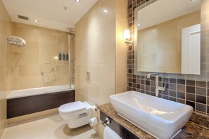 Hair dryer, towels, soap, shampoo - Apex Dunblane Hydro Hotel (Dunblane)