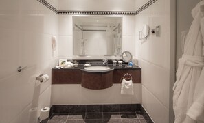 Suite | Bathroom