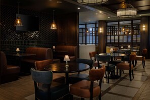 Breakfast, lunch, dinner served; local cuisine, golf course views