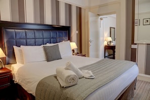 Suite, 1 Double Bed, Non Smoking | Desk, iron/ironing board, free WiFi, bed sheets