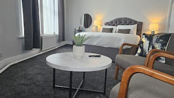 Executive Room, 1 Double Bed, Non Smoking | Desk, iron/ironing board, free WiFi, alarm clocks