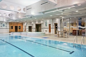 Indoor pool, sun loungers