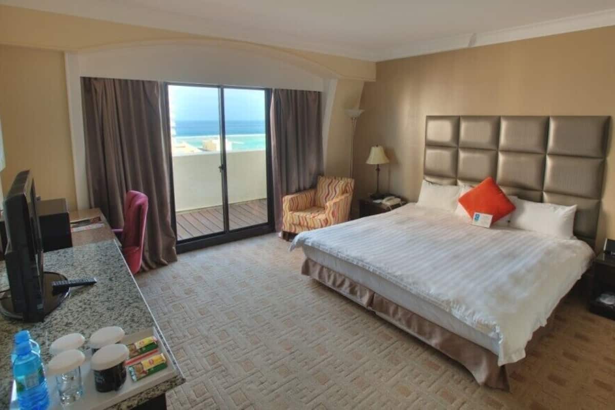 1 bedroom, in-room safe, desk, soundproofing