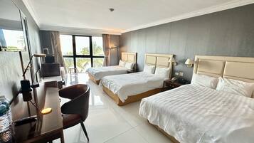 Dreibettzimmer, eingeschränkter Meerblick