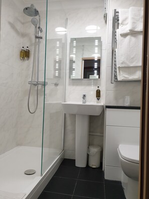 Vòi sen/bồn tắm kết hợp, đồ dùng nhà tắm miễn phí, máy sấy tóc