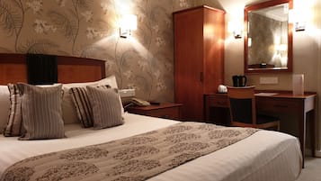 Desk, soundproofing, iron/ironing board, free WiFi