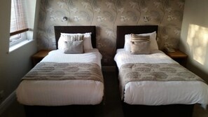 Twin Room, 2 Single Beds | Bathroom | Combined shower/bathtub, free toiletries, hair dryer, towels