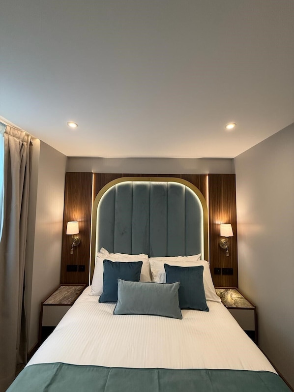 Deluxe Double Room | Desk, laptop workspace, iron/ironing board, free WiFi