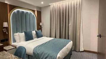 Deluxe Double Room | Living area | Flat-screen TV