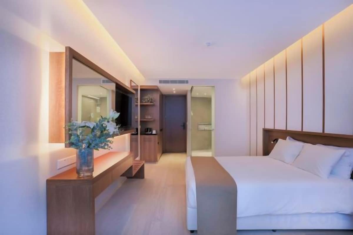 Standard Room with Balcony and Sea View