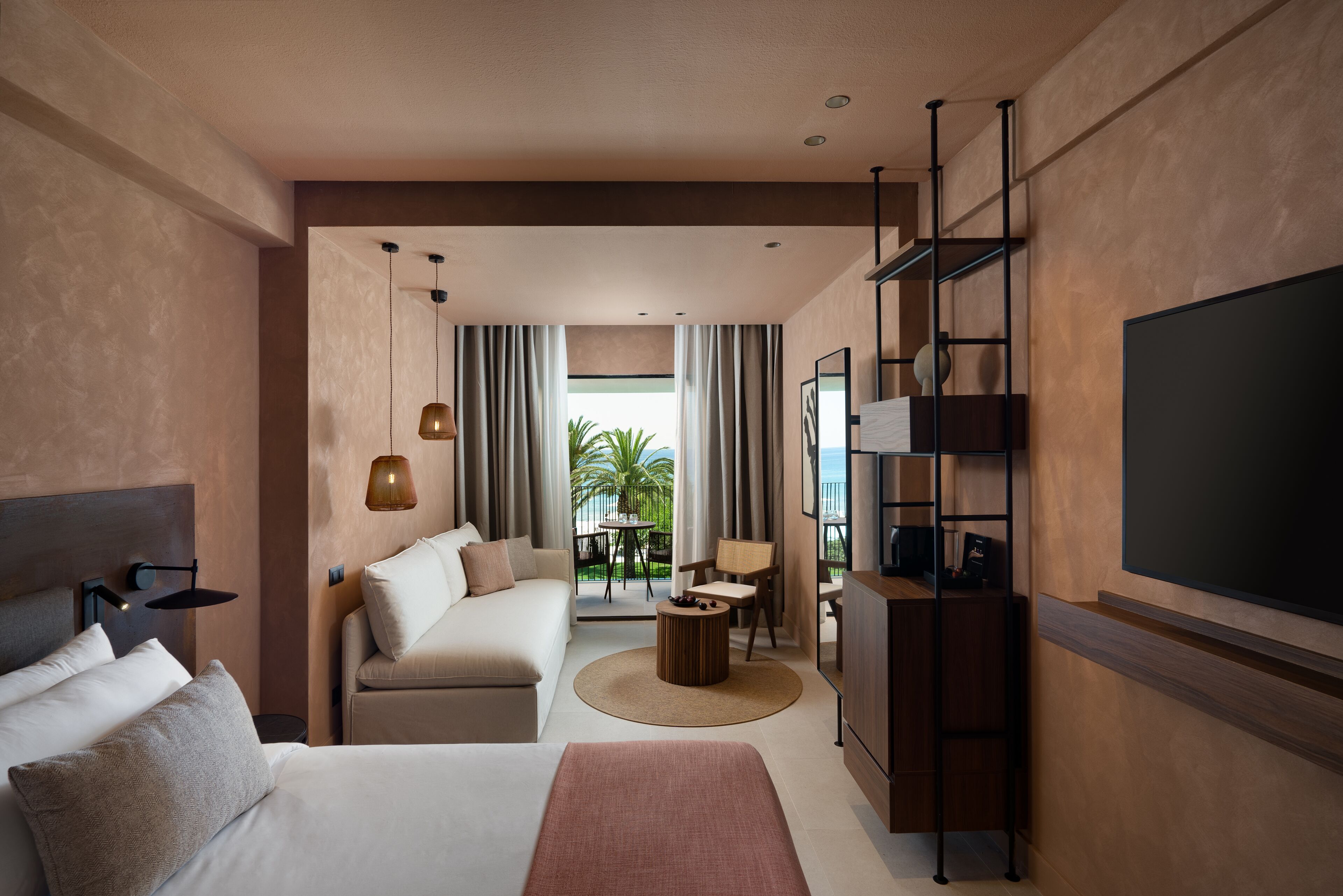 1 bedroom, premium bedding, minibar, in-room safe