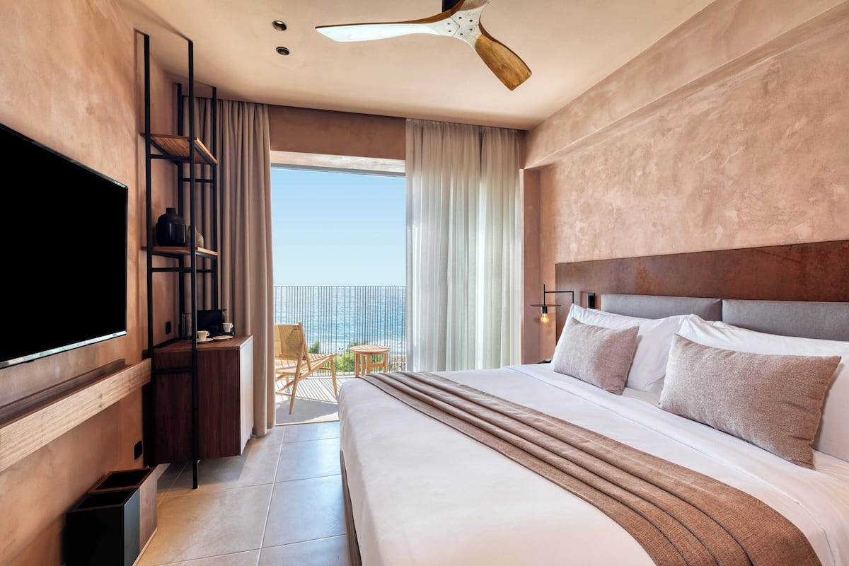 Premium bedding, minibar, in-room safe, desk