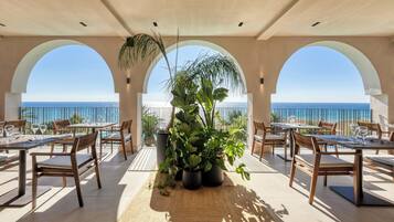 4 restaurants, spécialités Cuisine méditerranéenne