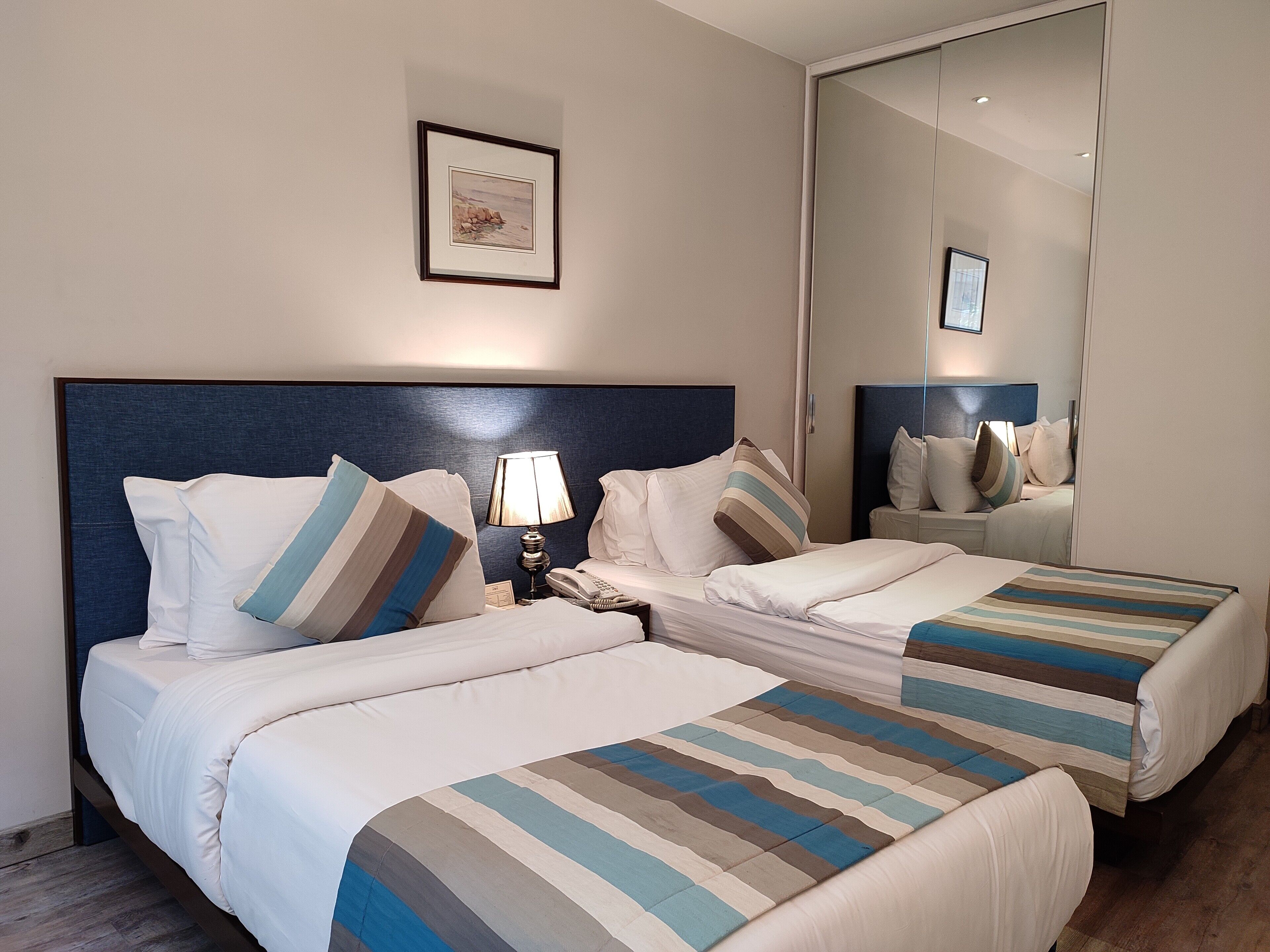 deluxe room, city view | egyptian cotton sheets, premium bedding, memory-foam beds, minibar