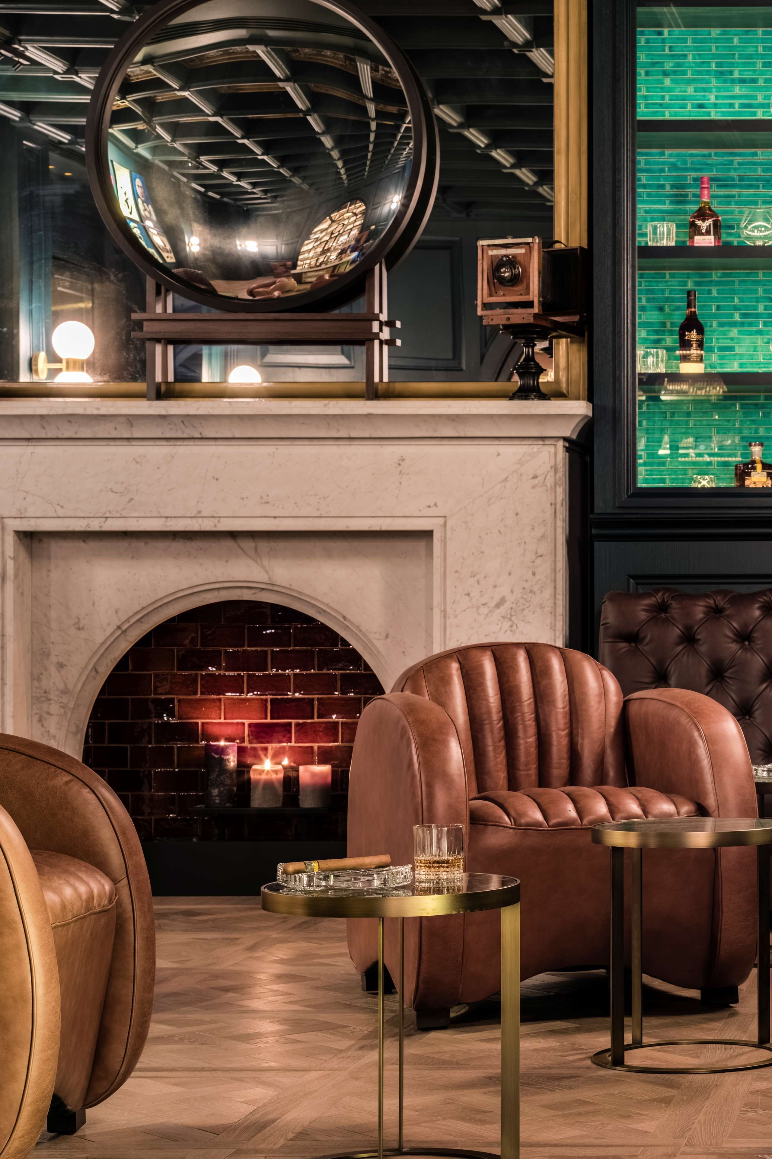 2 bars/lounges, lobby lounge