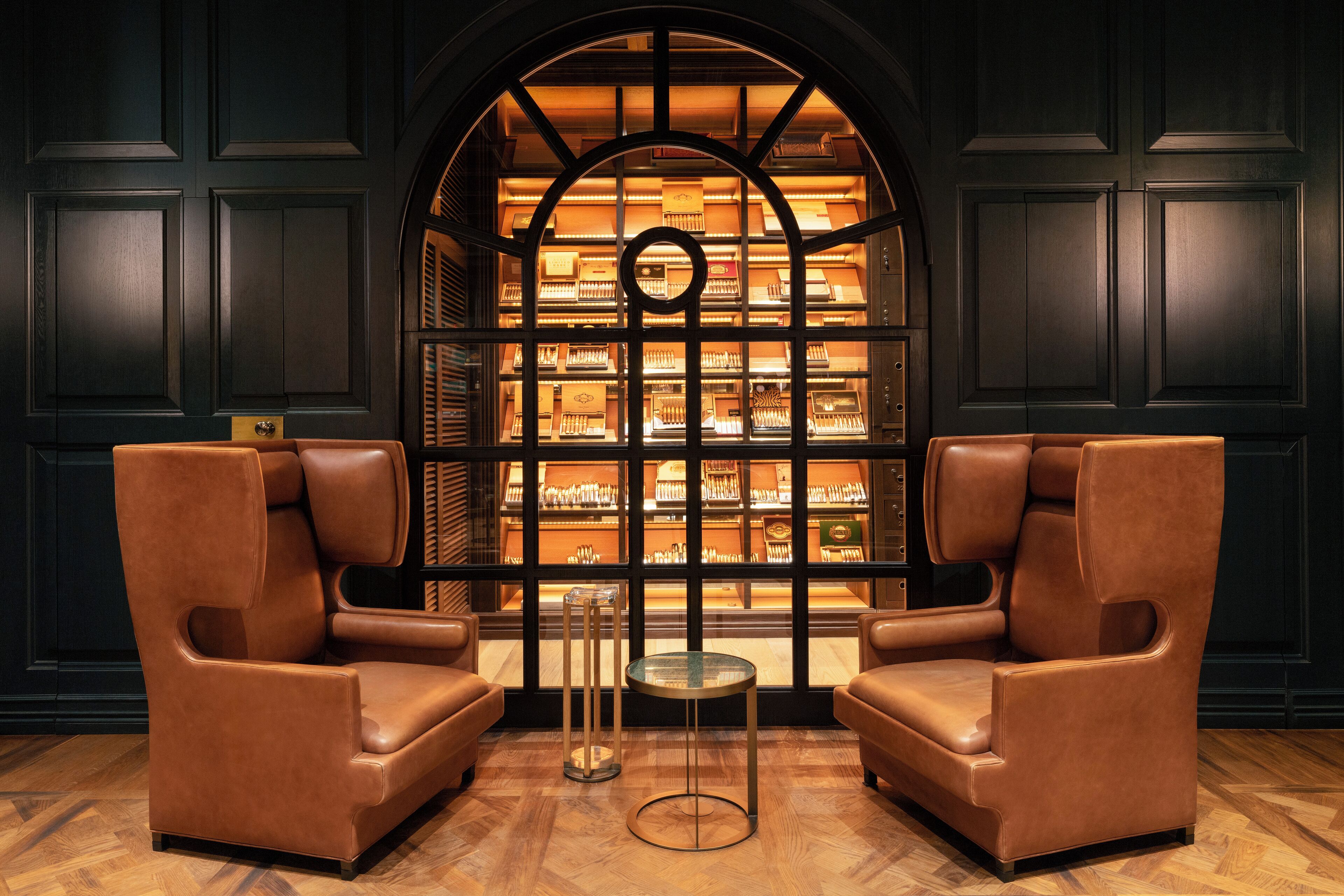 2 bares/lounges, saguão/lounge