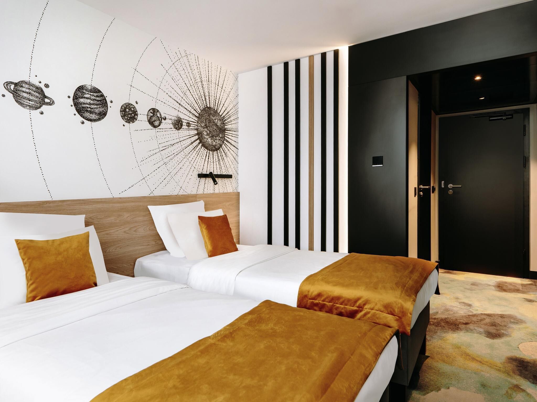 Superior Room, 2 Twin Beds | Minibar, desk, laptop workspace, soundproofing