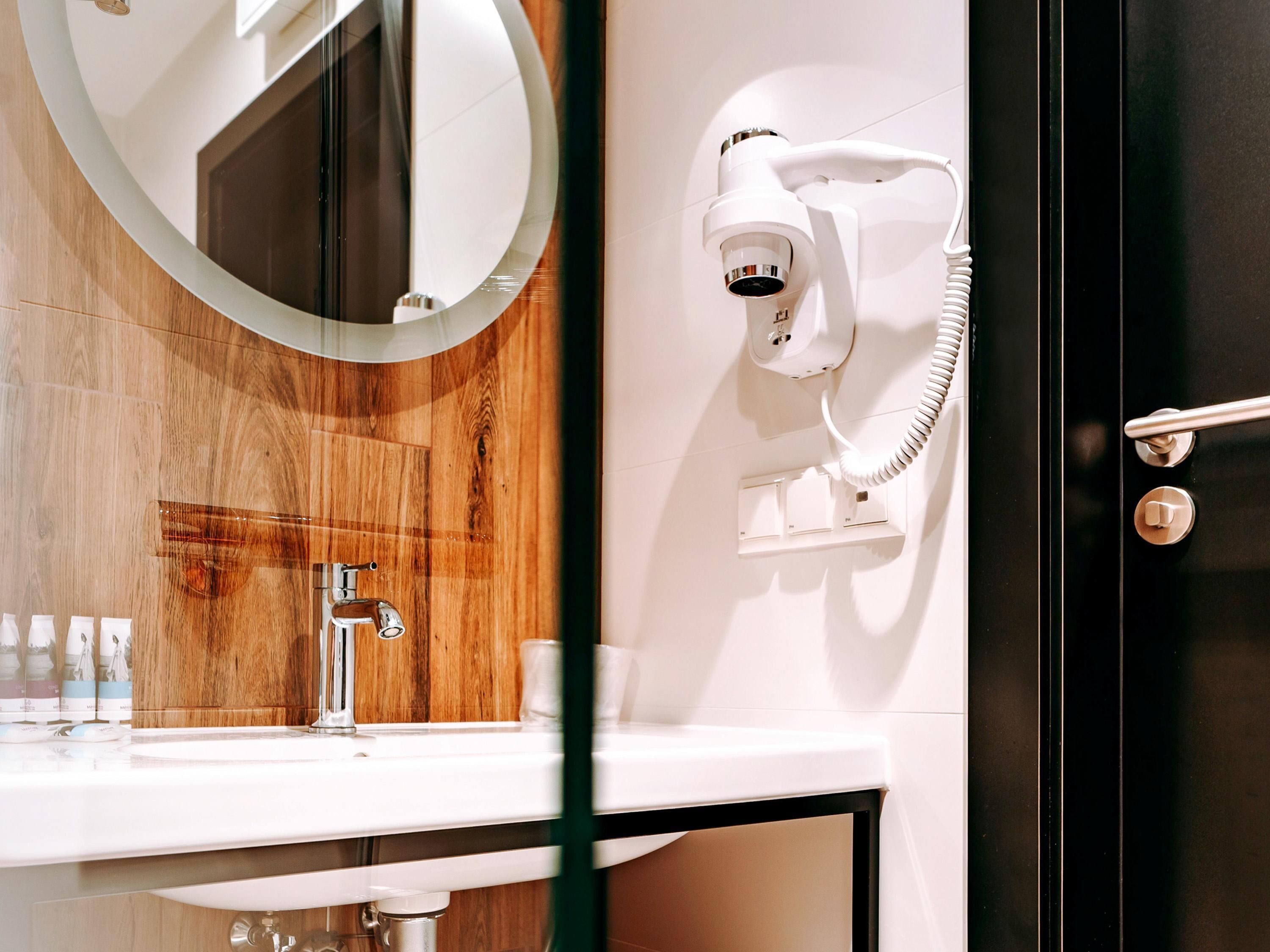 superior room, 1 double bed | minibar, desk, laptop workspace, soundproofing