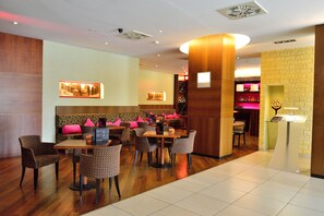Daily buffet breakfast (PLN 42.00 per person)