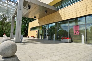 Vista frontal de la propiedad