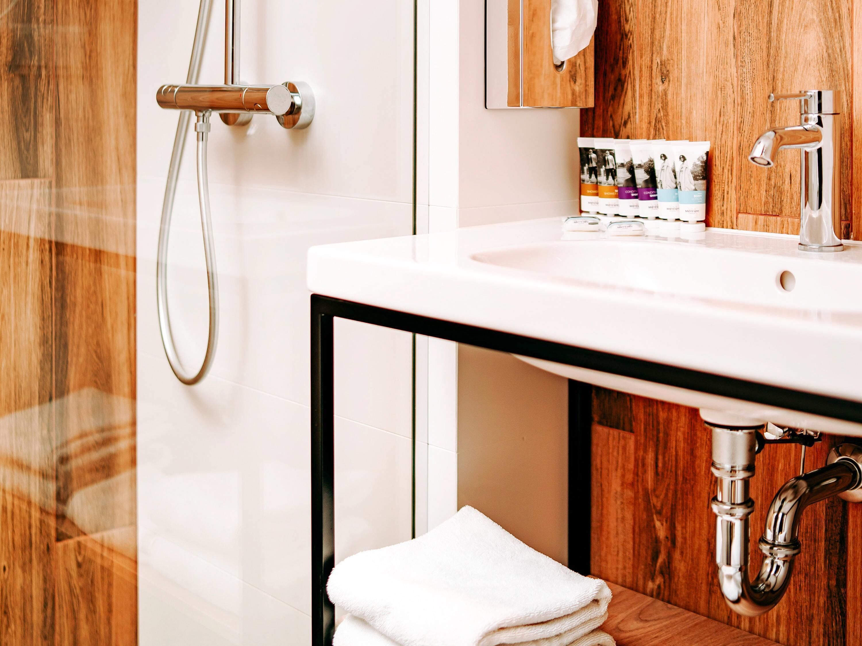 superior room, 2 single beds | minibar, desk, laptop workspace, soundproofing