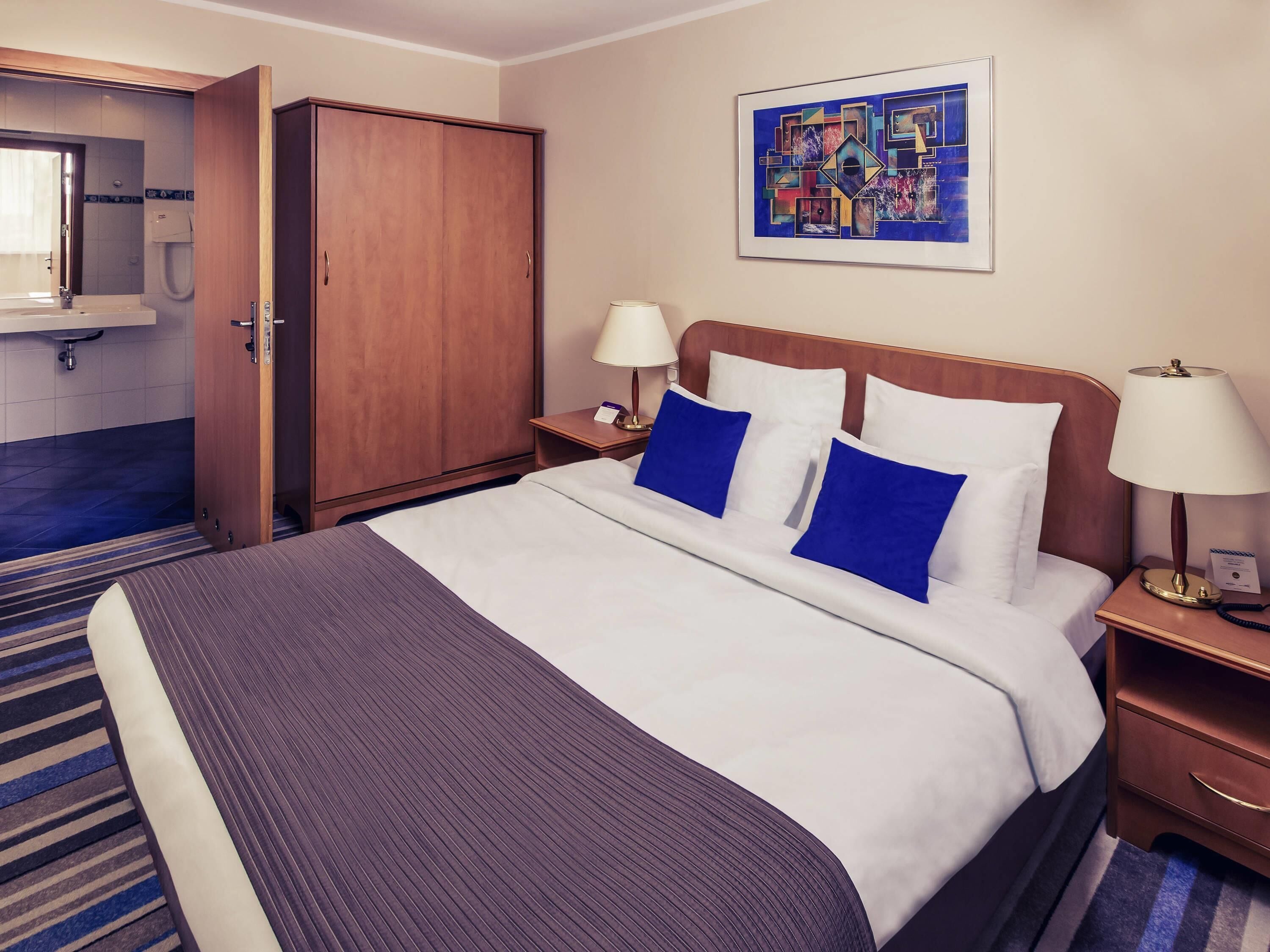 Minibar, desk, laptop workspace, soundproofing