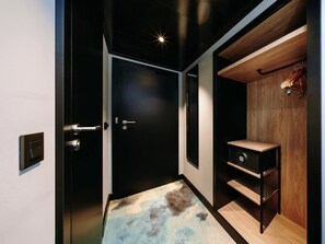 迷你吧、書桌、手提電腦工作空間、隔音