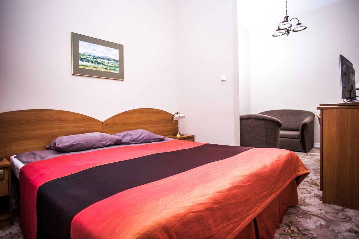 Premium bedding, down comforters, memory foam beds, minibar
