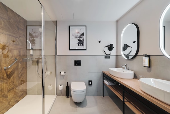 Luxury Suite, 1 King Bed with Sofa bed | Bathroom | Shower, hair dryer, towels