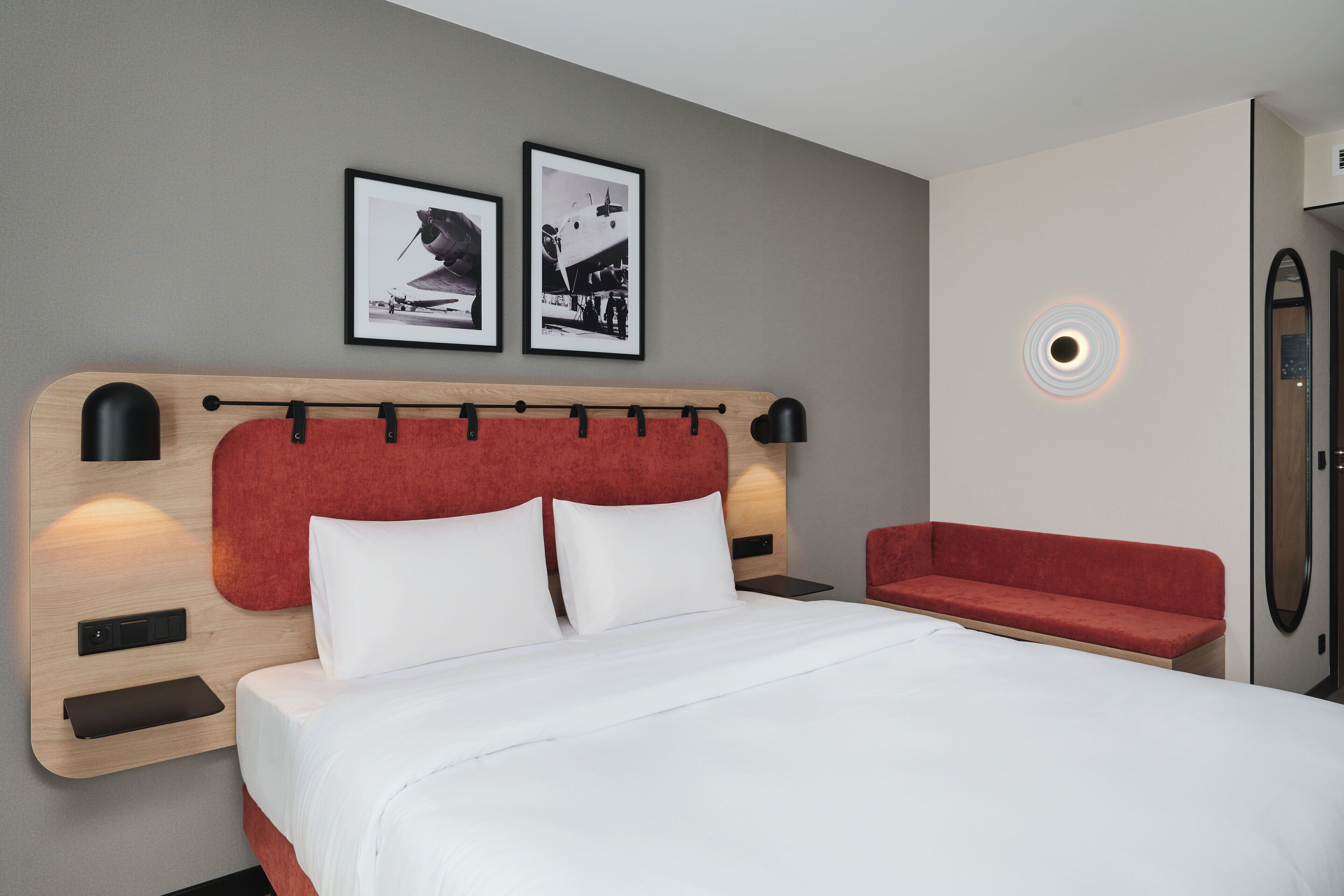 Habitación estándar, 1 cama King size | Escritorio, espacio para trabajar con laptop y cortinas blackout 