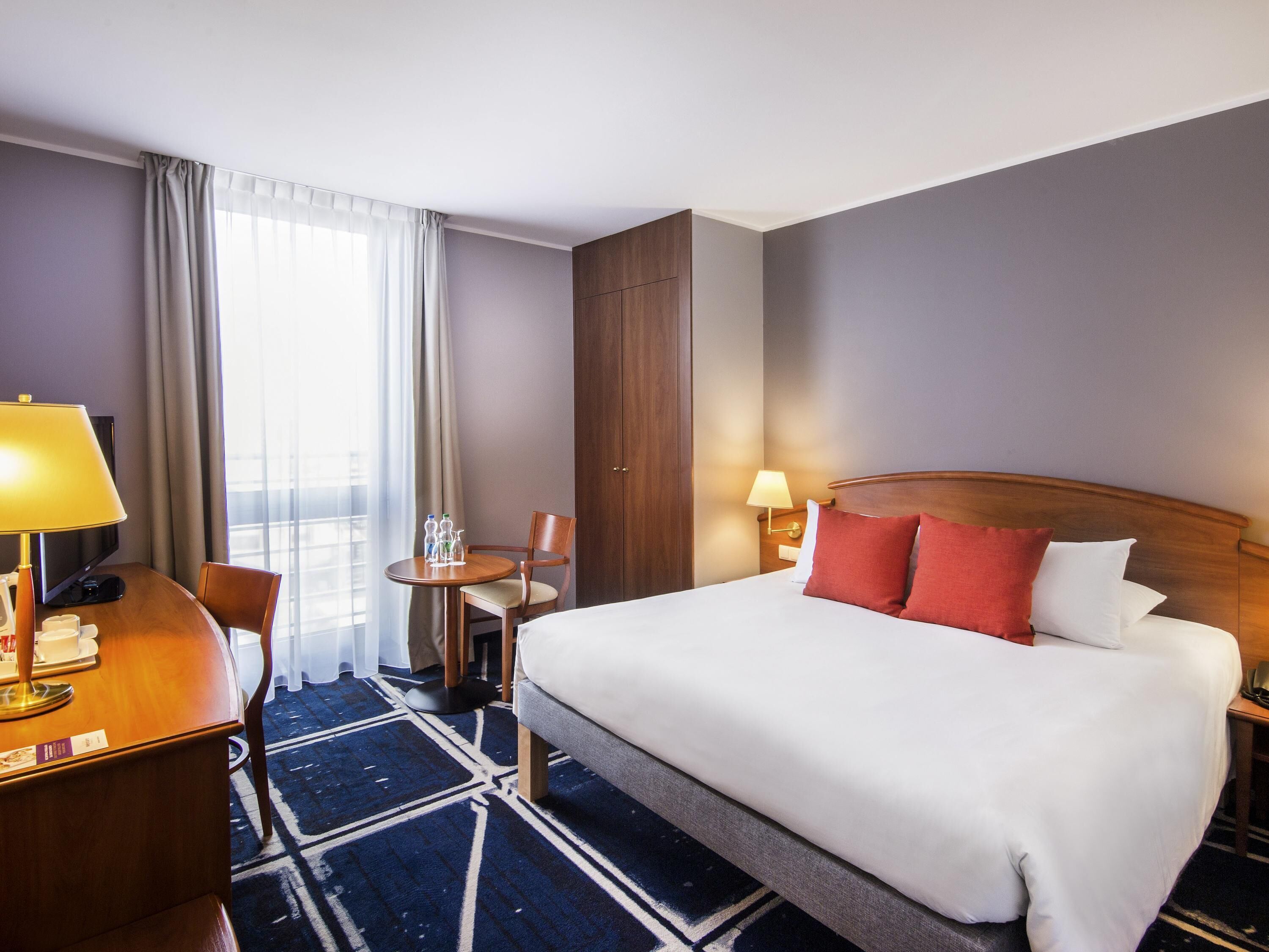 Standard Room, 1 Double Bed | Premium bedding, minibar, in-room safe, desk