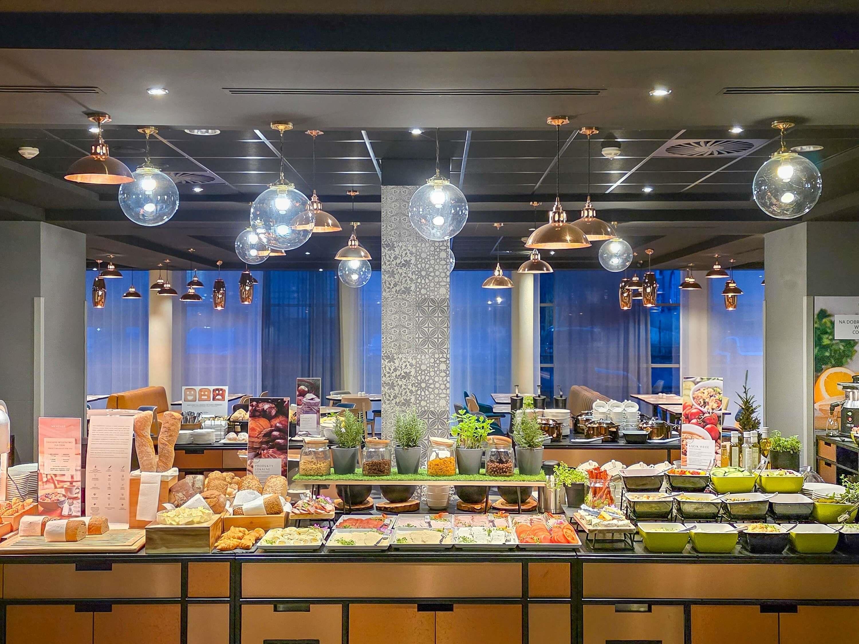 Breakfast, lunch, dinner served; international cuisine 