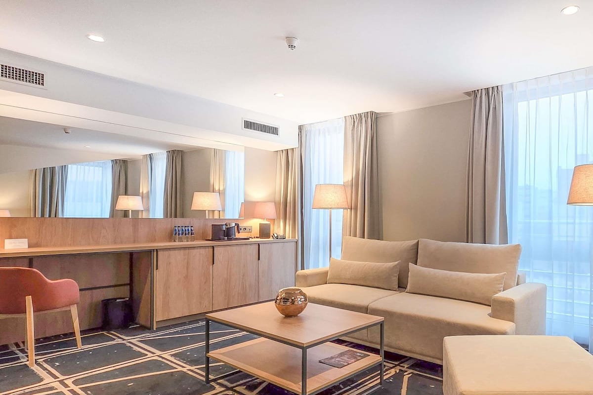 Suite – president, 1 kingsize-seng | Sengetøy av topp kvalitet, minibar, safe på rommet og skrivebord