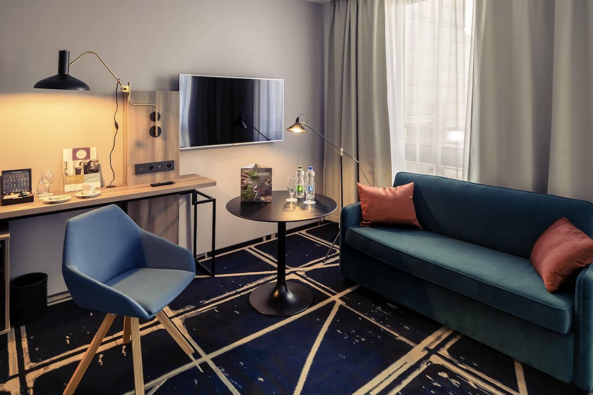 Hochwertige Bettwaren, Minibar, Zimmersafe, Schreibtisch