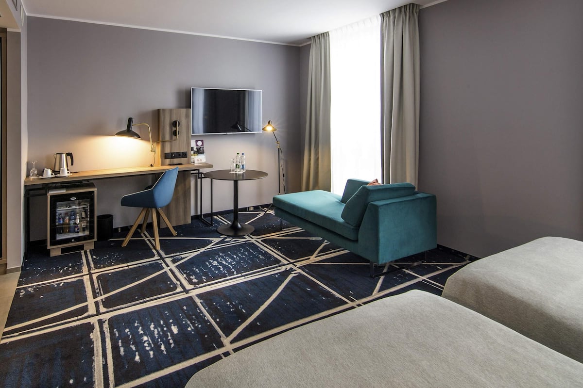 Luxe beddengoed, een minibar, een kluis op de kamer, een bureau