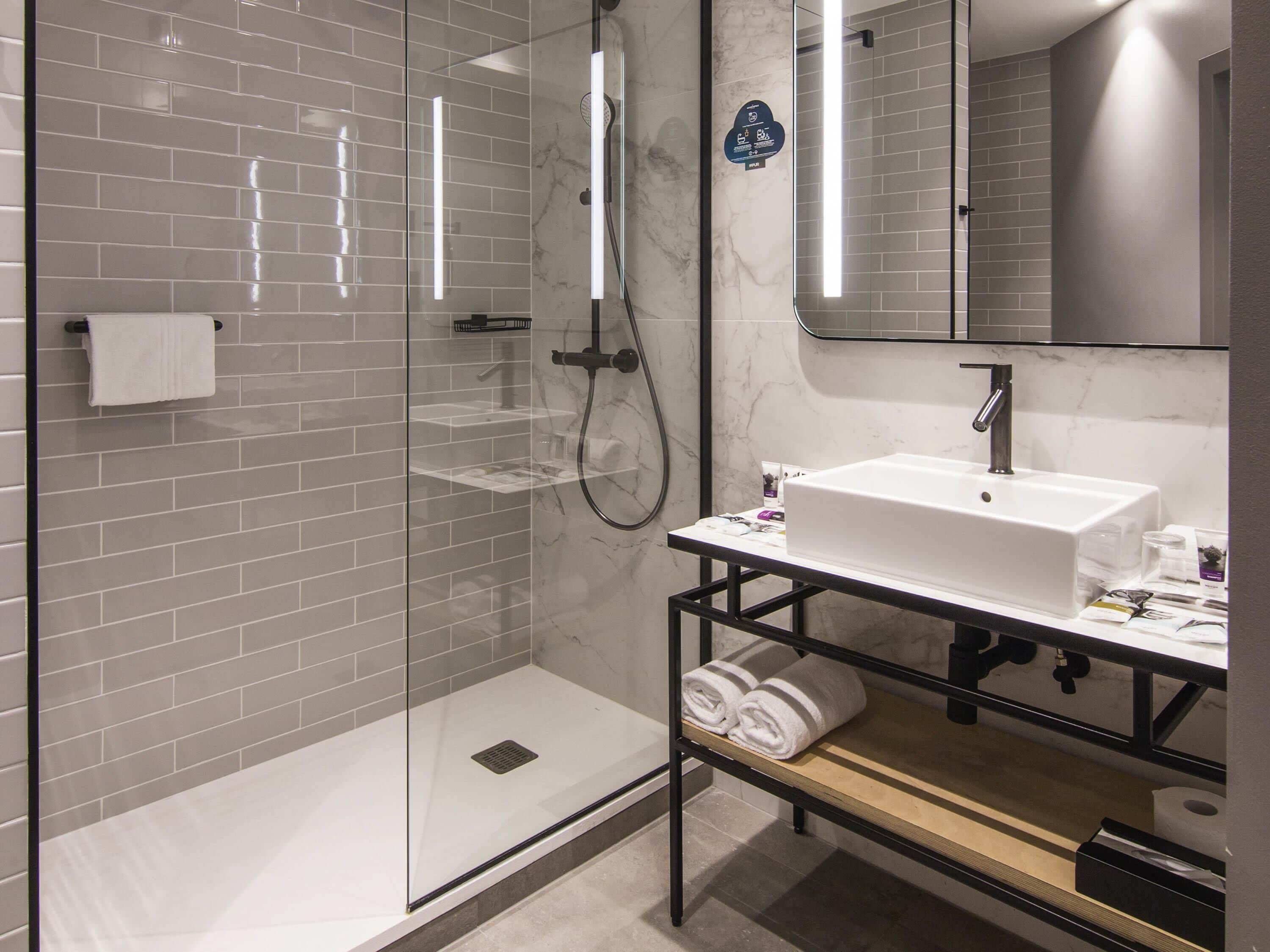 privilege, room, 1 double bed | premium bedding, minibar, in-room safe, desk