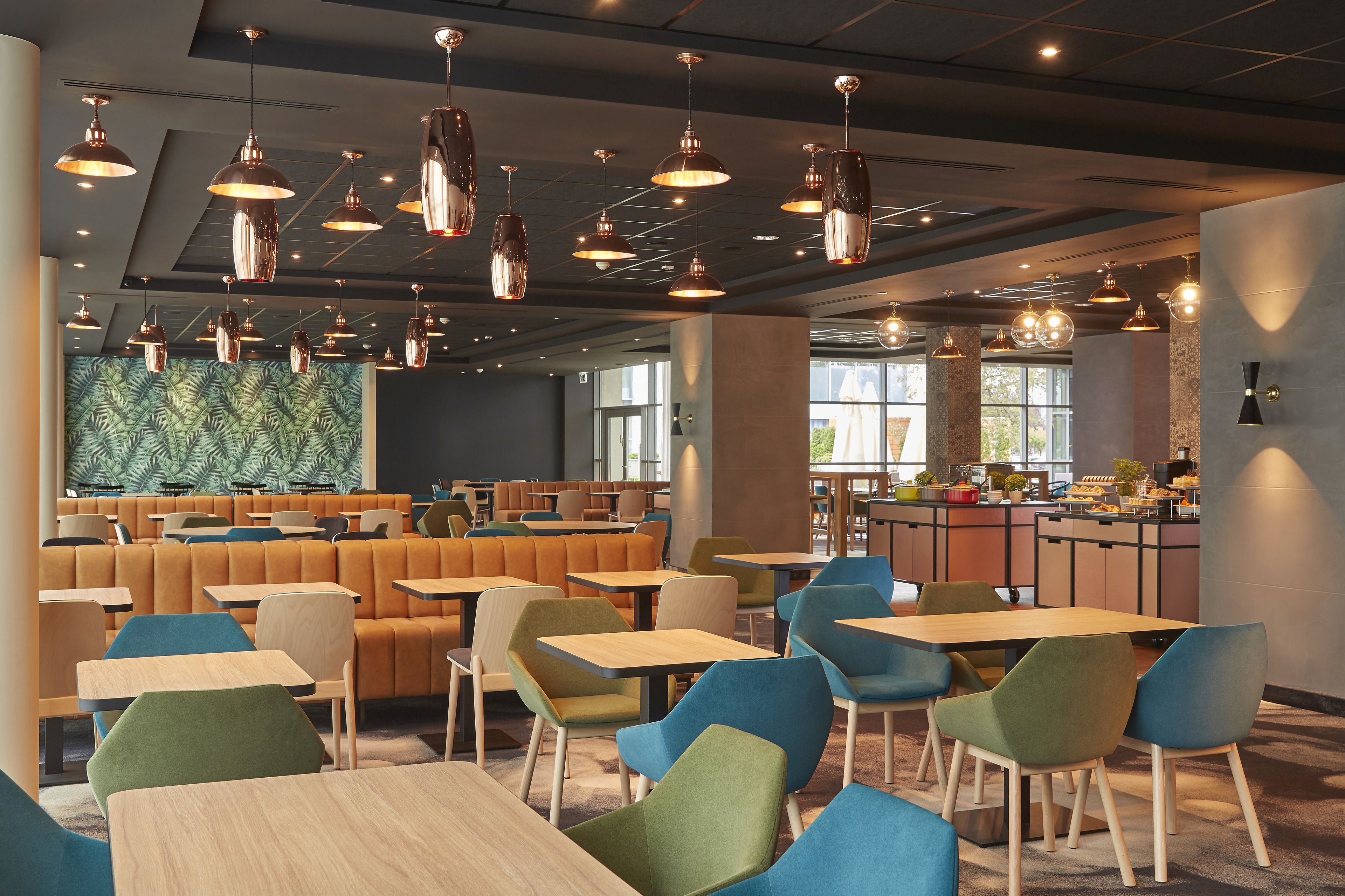 daily buffet breakfast (pln 80 per person)