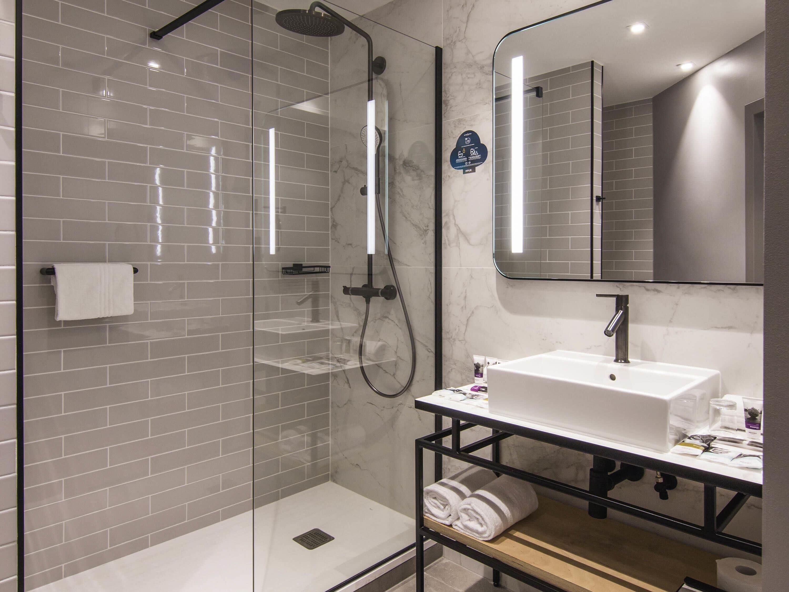 privilege, room, 2 single beds | premium bedding, minibar, in-room safe, desk